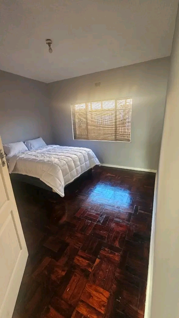 Newly renovated

2 bedroom apartment 
with  in Regents Park
