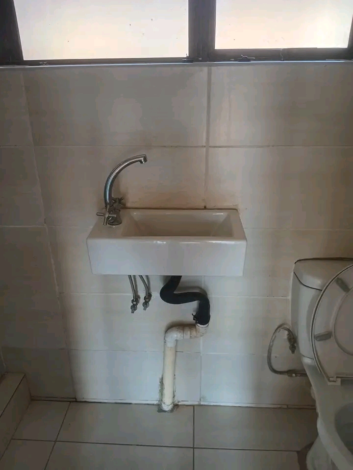 Bachelor s room to rent at ext 16 with a sink  in Protea Glen