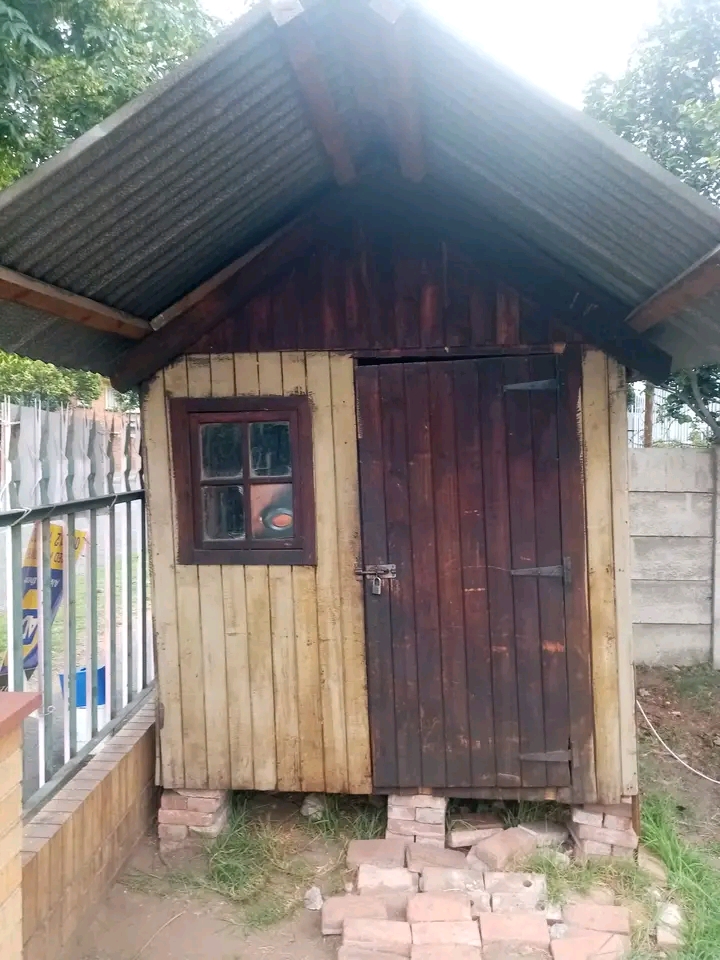 Kota shop for rent r1000 call or whatsapp  in Rosettenville