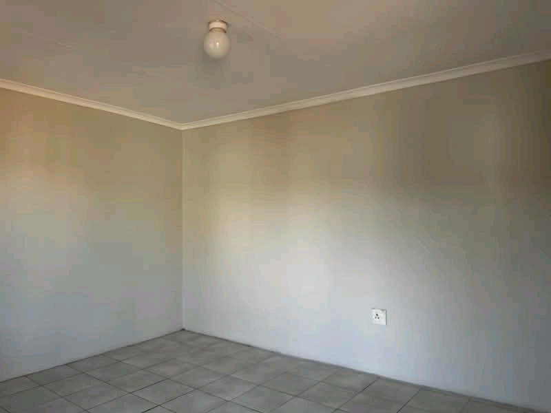 Ext 11 ( close to water tank)
room available  in Protea Glen