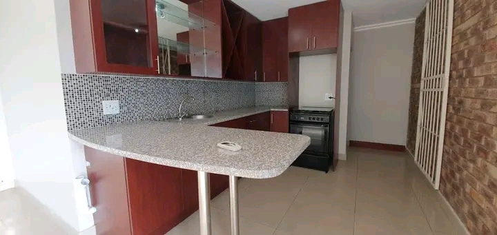 100 m2 - spacious! garden flat huge living ar  in The Reeds