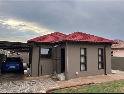 A well maintained stand alone house offering   in Birch Acres