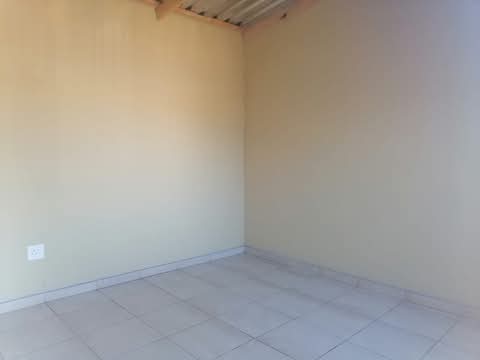 Spacious rooms in for rent
newly built, spac  in Tsietsi