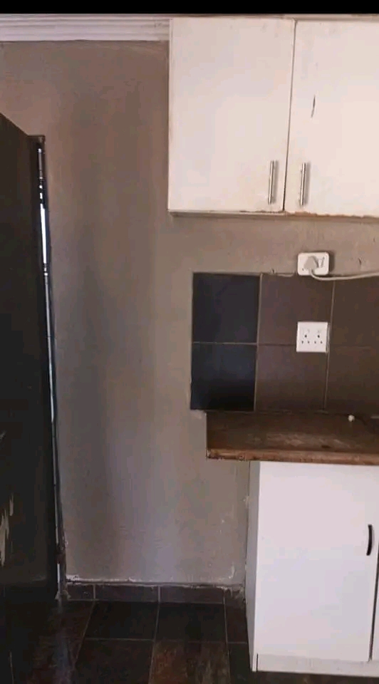 Gorgeous and clean flat is located in a quiet  in Ebony Park