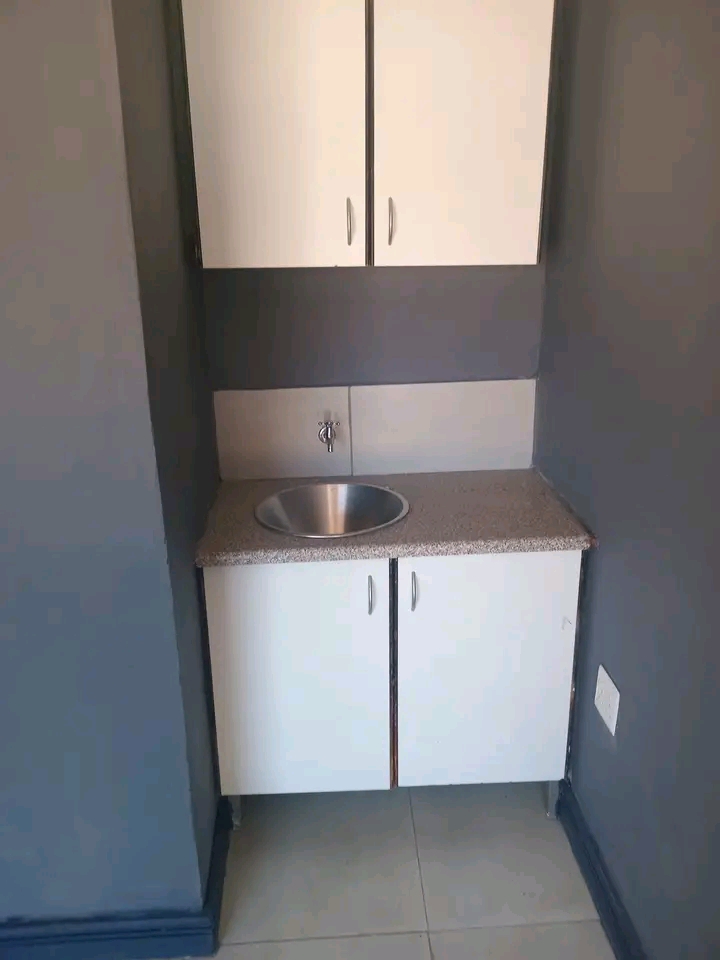 Room to rent in house number 8000 ext 7 hydro  in Nellmaphius