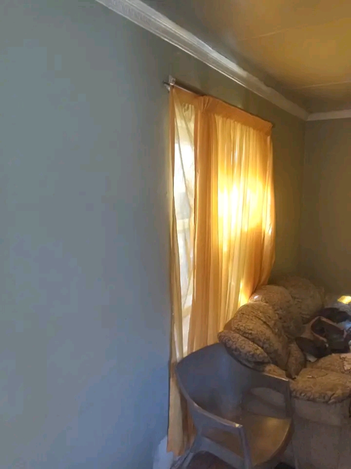 Room self contained
secure yard
r2200  in Roodekop