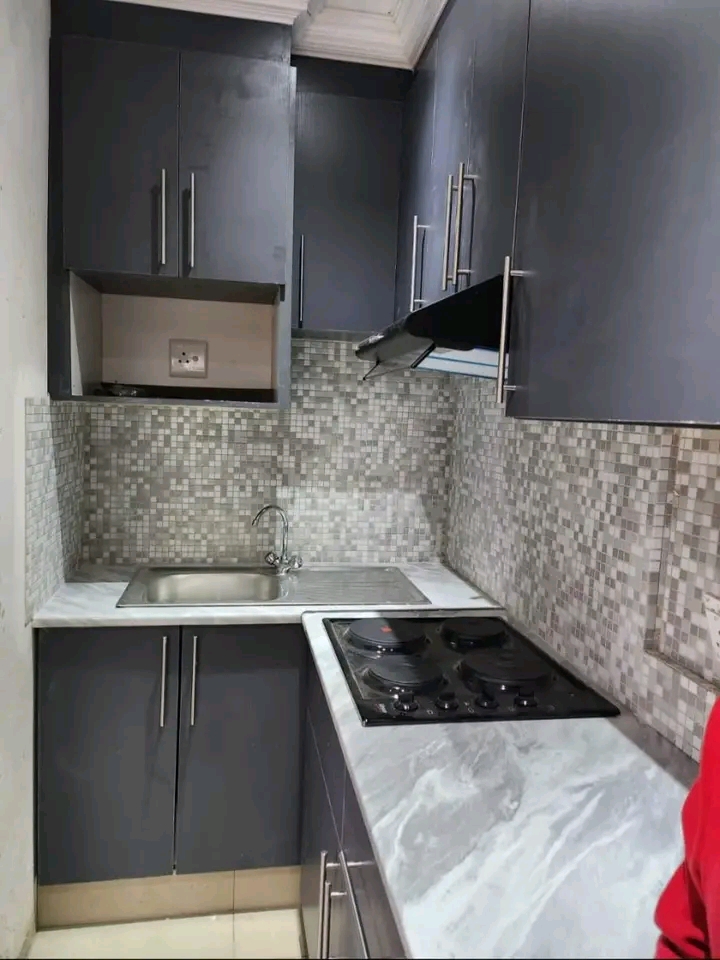 Cottage for rent close to shoprite 
r1500 re  in Yeoville