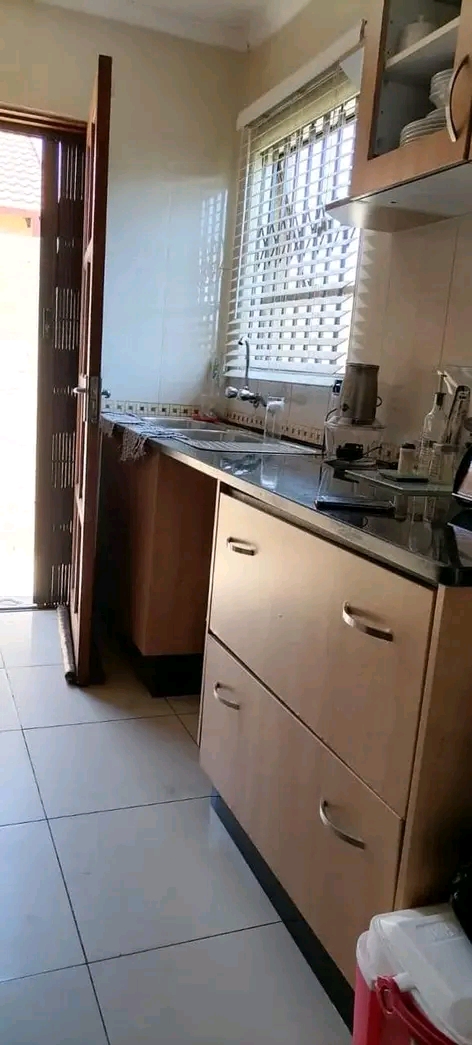 2 bedroomed house available to rent
fitted k  in Dawn Park
