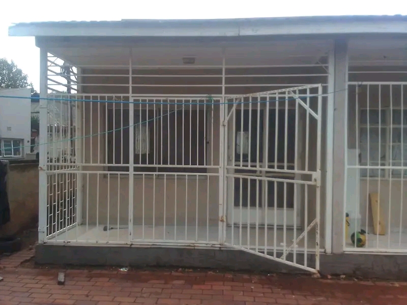 Spacious bachelor apartment for rent – st a  in Malvern