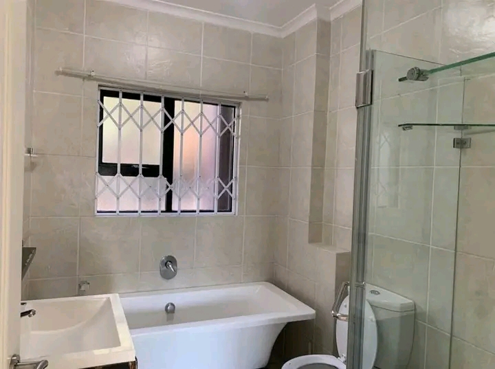 A well designed 2 bedrooms and 1 bathroom apa  in Northriding