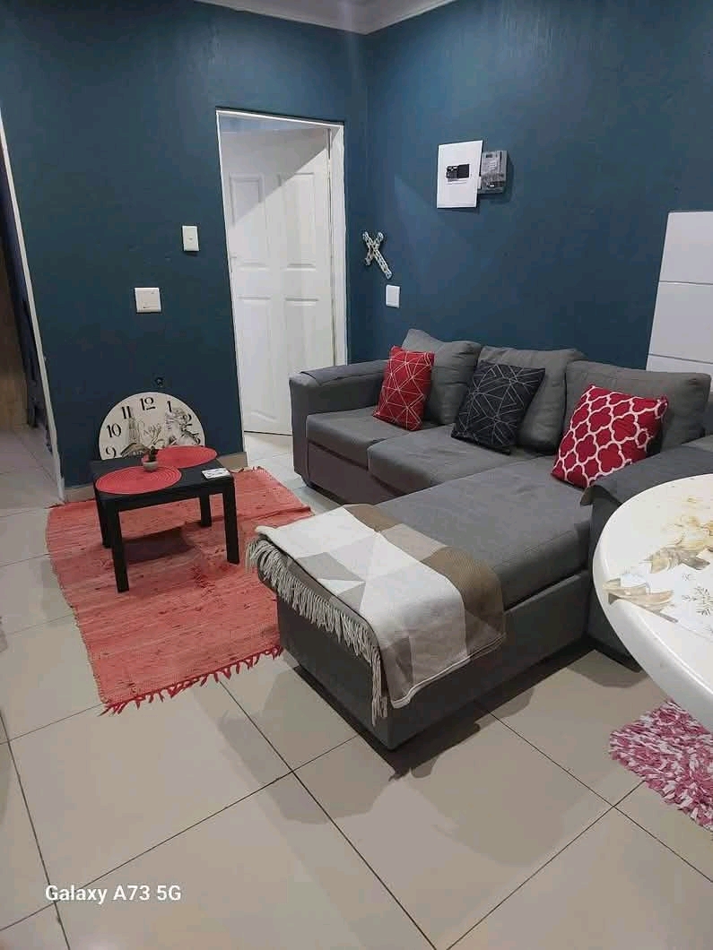 2 bedroom cottage rental 
**available from t  in Clayville