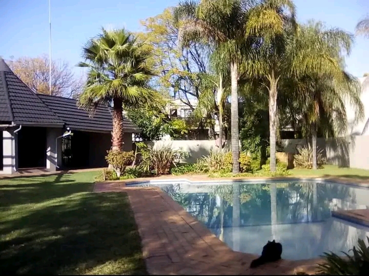 A room to rent in a 2 bedroom ground floor un  in Northriding