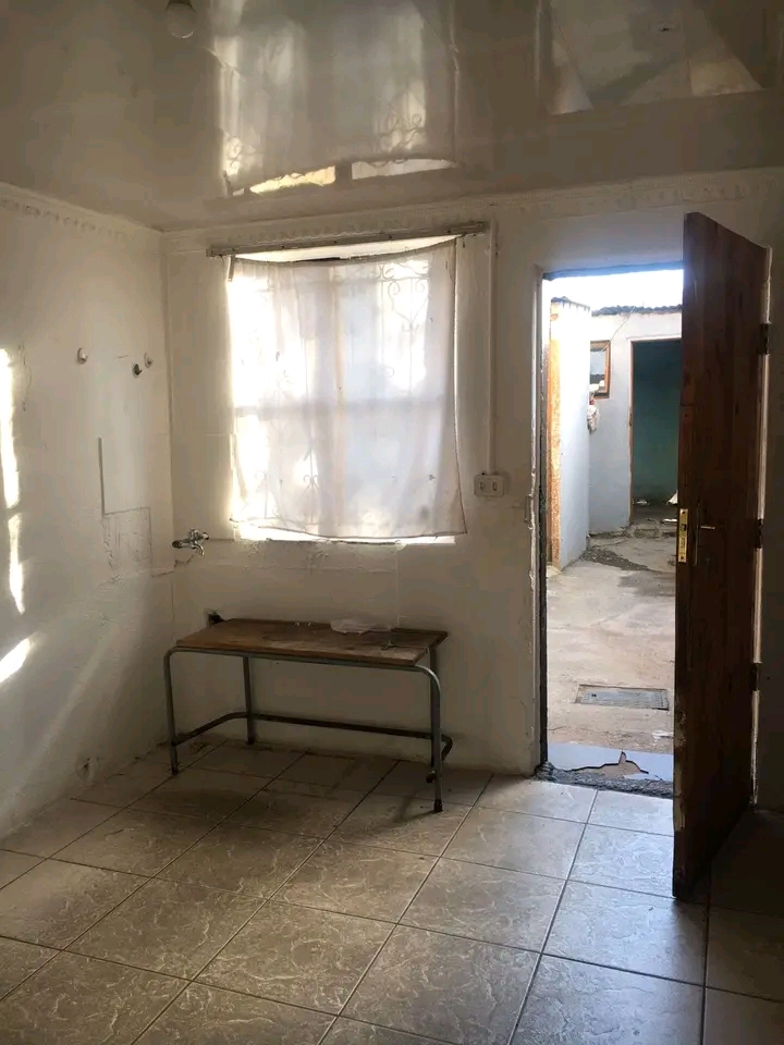 Rent r2500
deposit r2500
1 bedroom 
lounge  in White City Jabavu