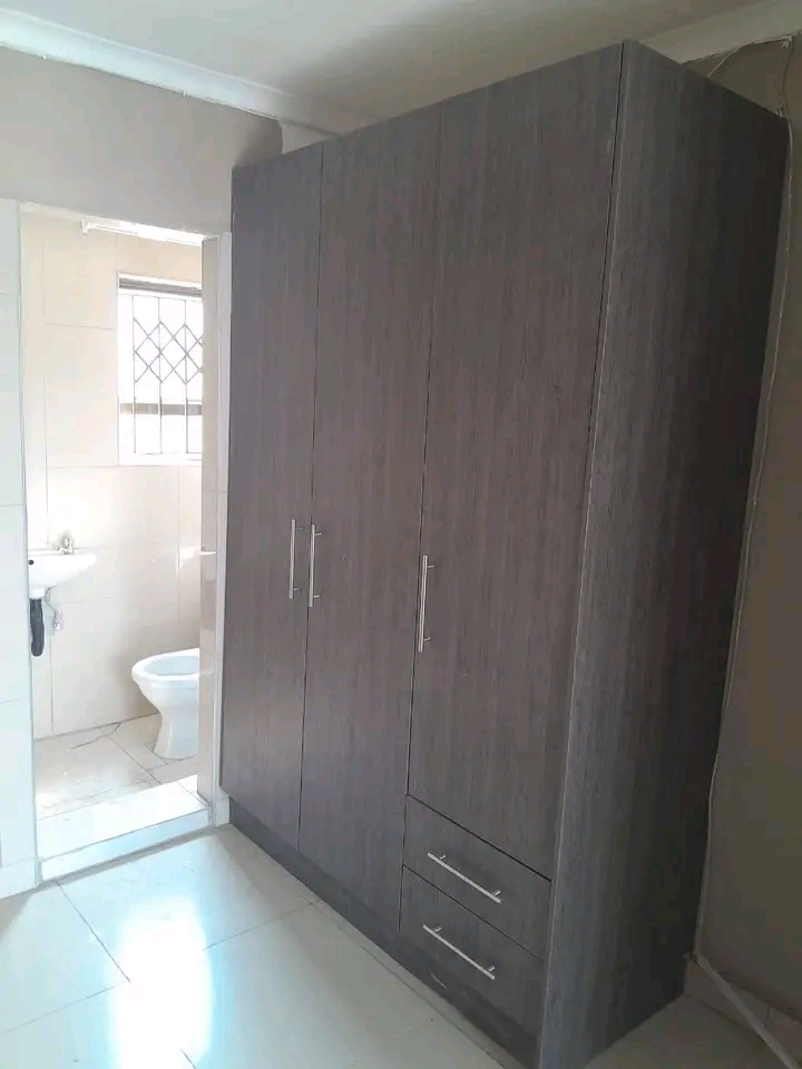 Spacious bachelor apartment with a fitted kit  in Kempton Park