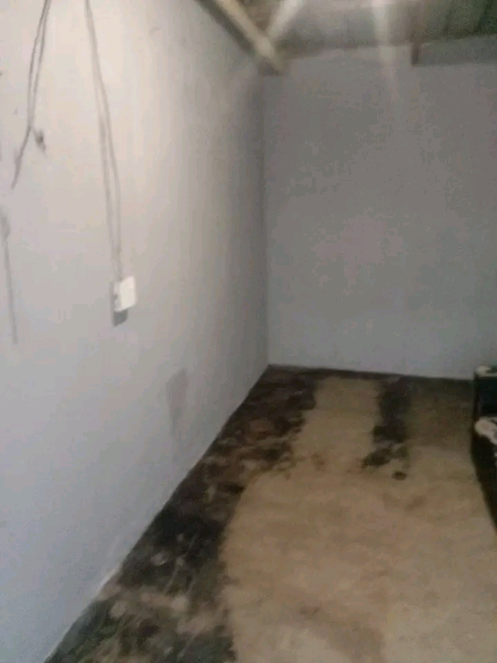 Garage available at ivory 3 ema13 near score   in Ivory Park