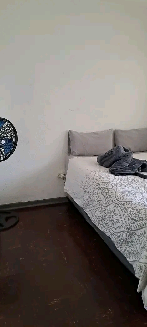 Room to rent in a flat parking available for   in Tedstoneville
