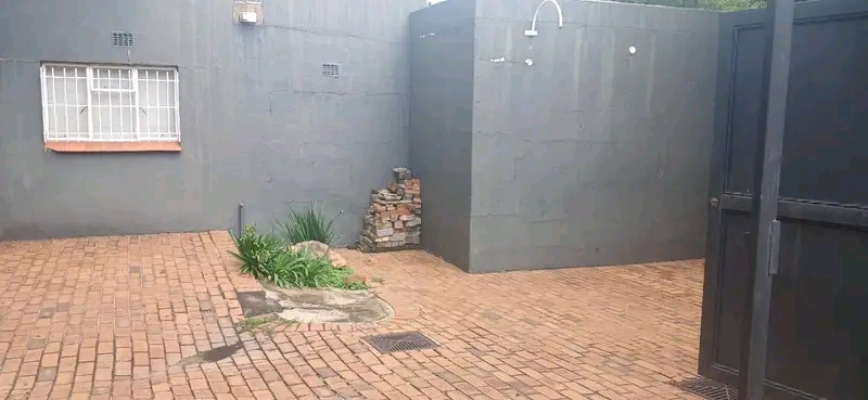 2 bedroom cottage for 8000 water and electric  in Kensington