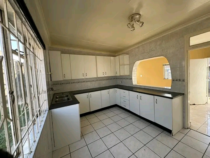 2 bedroom cottage available to rent 🏡 
es  in Roodepoort
