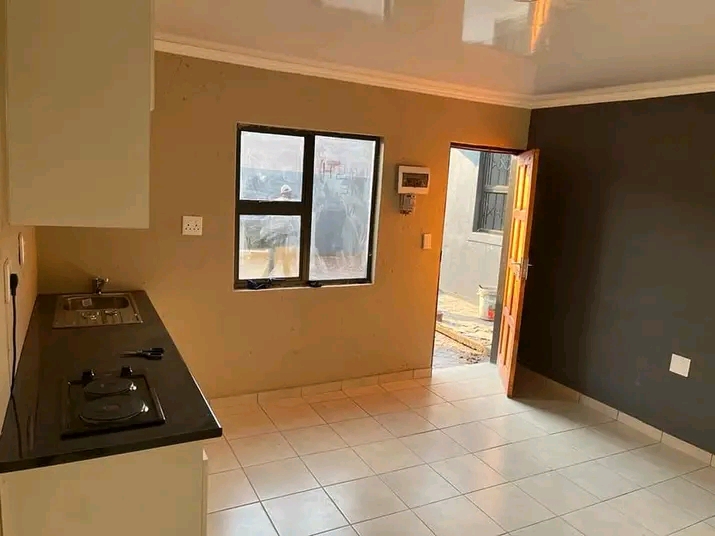 Apartment to rent at lufereng with fitted kit  in Lufhereng