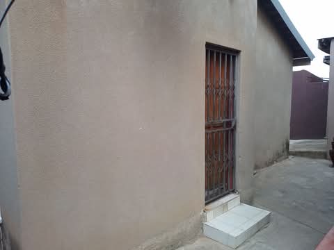 3 bedroom house available for immediate occup  in Pimville