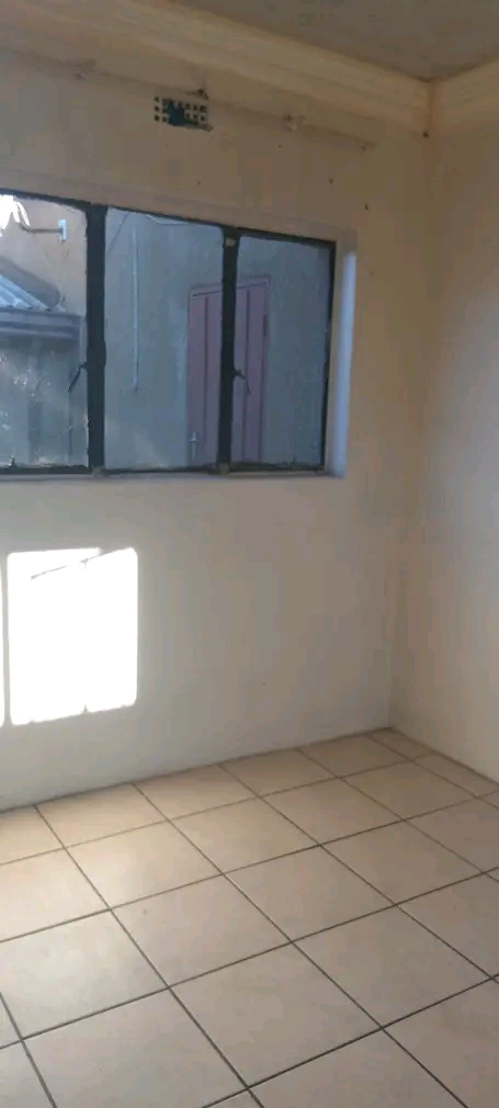 Room near municipal and ikhwezi station rent   in Zondi