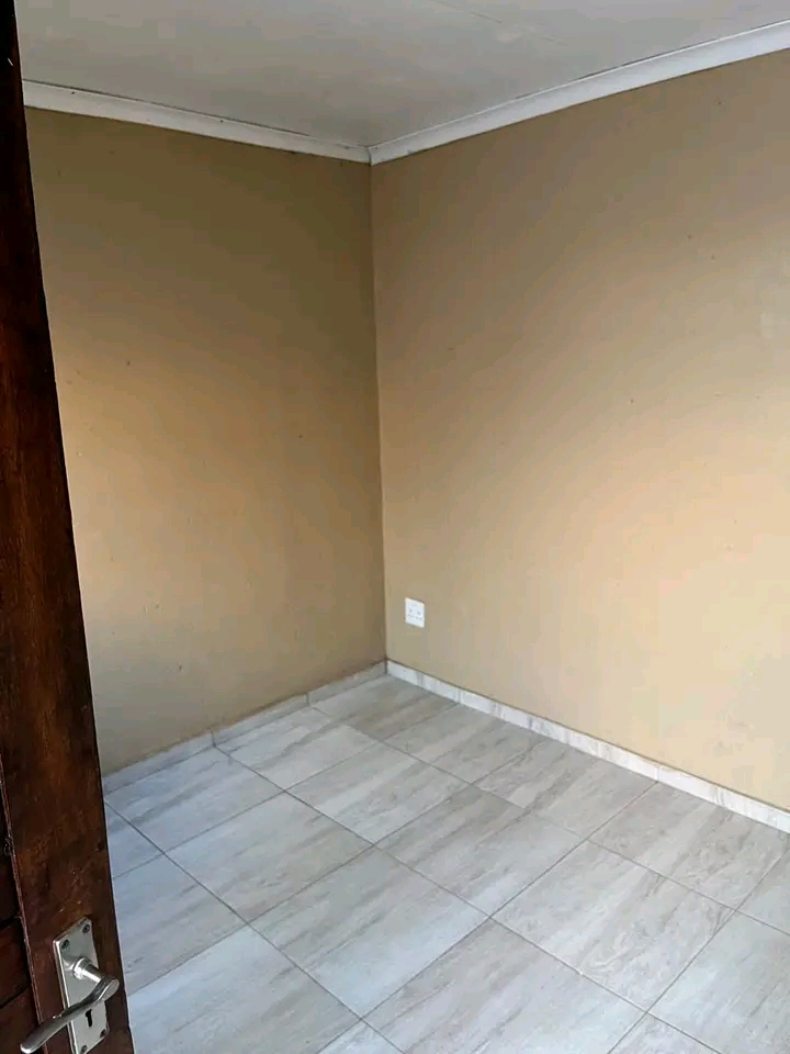 Bachelor available to rent at ext 14 (walking  in Vosloorus