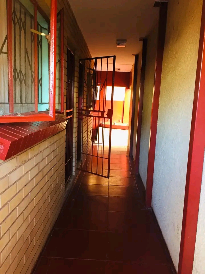 Room still available 
r1200 📍
📍no par  in Tembisa
