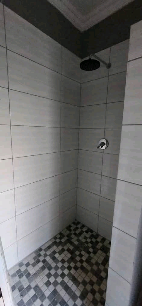 Big bachelor cottage is available for r5200.   in Kensington