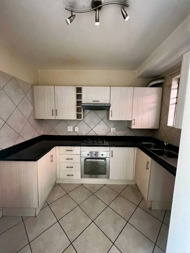 A neat and cosy 1 bed 1 bath apartment is ava  in Northriding