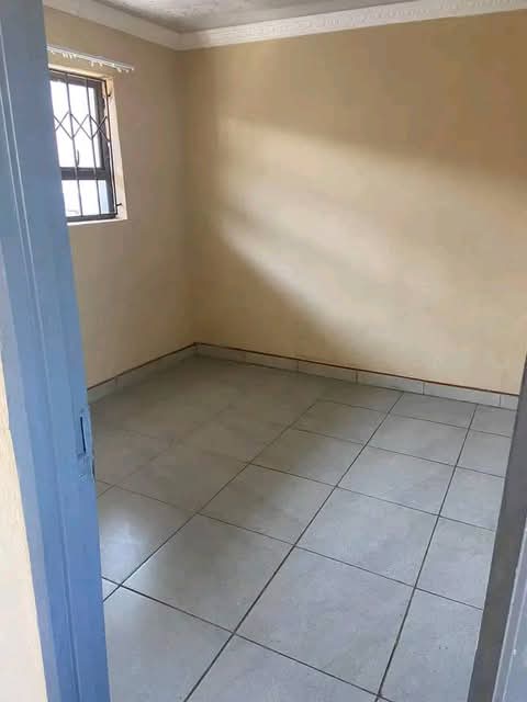 Outside room to rent near town for r2,000
yo  in Vanderbijlpark