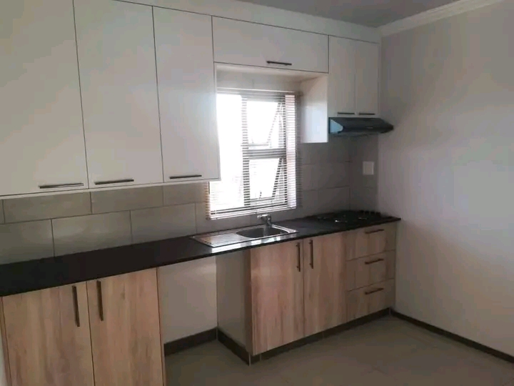 1 bedroom bachelor available for monthly rent  in Clayville