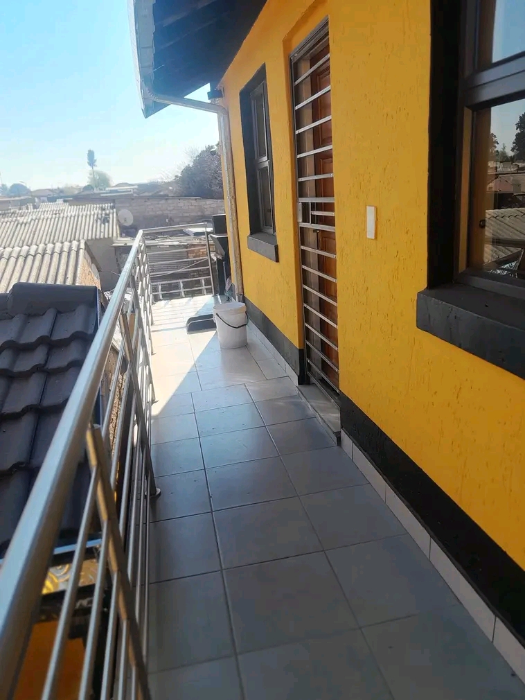 Ensuite available at mapetla 2500 parking spa  in Mapetla