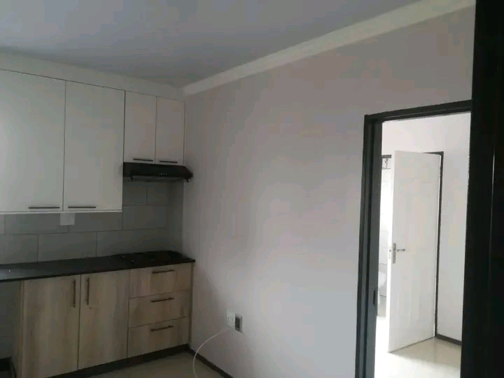 Greetings bachelor s rooms available for mont  in Clayville