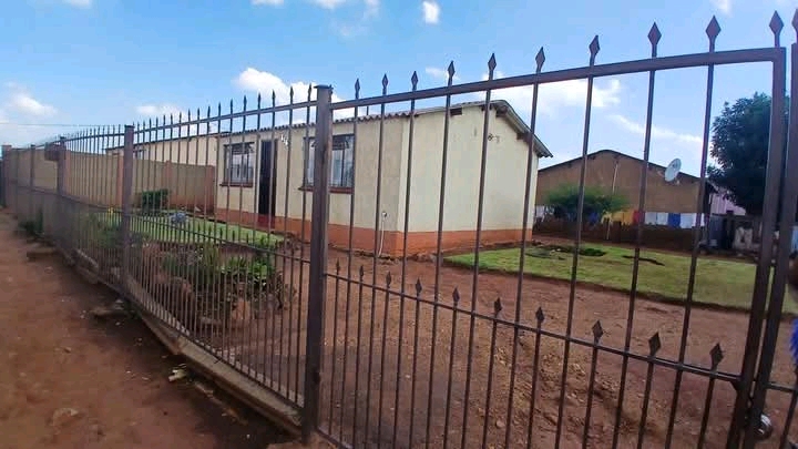 This beautiful 2 bedroom home is up for renta  in Sebokeng