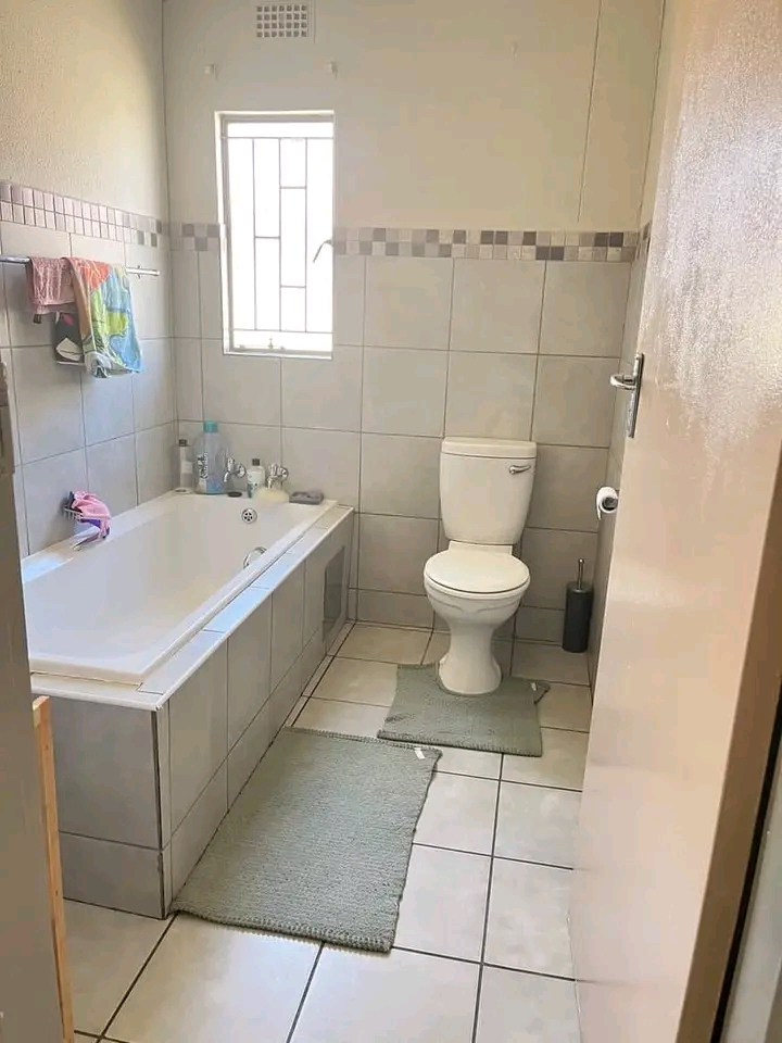 Anyone who would like to share this 2 bedroom  in Midrand