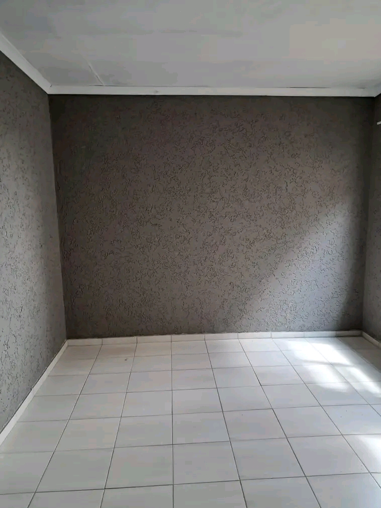 Bachelor available to rent at moagi estates
  in Vosloorus