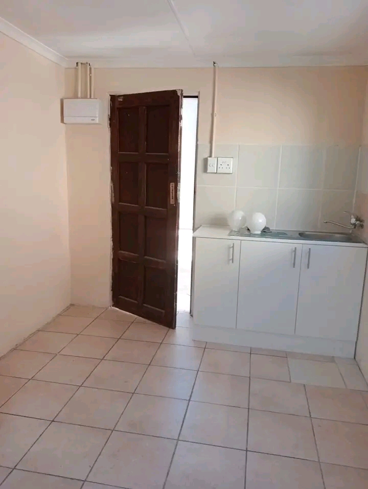 R2700 rooms to hire at townsview / oakdene jo  in Townsview