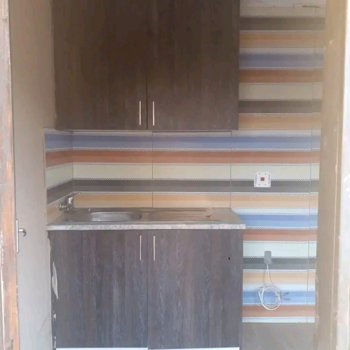 Very spacious cottage available 
availabilit  in Alberton