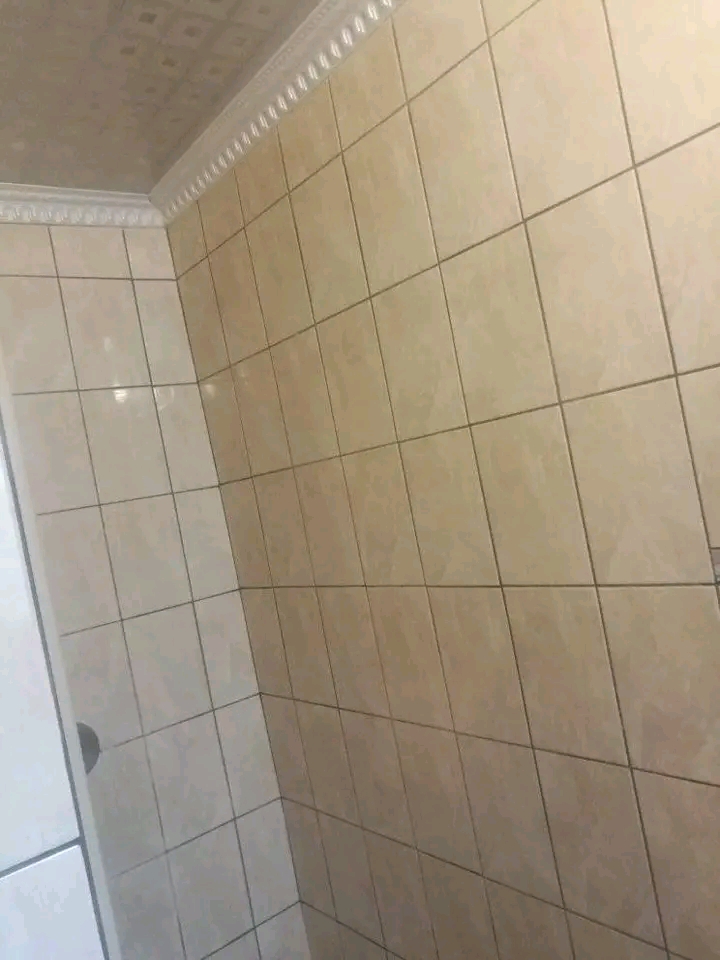 Big ensuite available immediately in zone 5 n  in Meadowlands