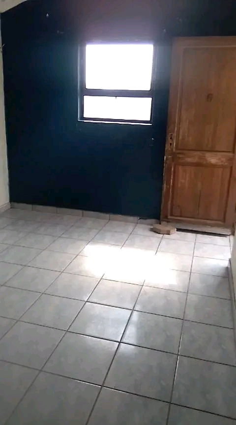 Room to rent r1200 phase two juskei whatsapp   in Braamfischer