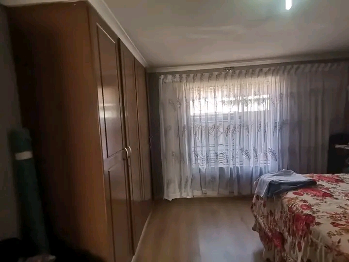 🎉beautiful 3 bedrooms house to rent ext28�  in Vosloorus