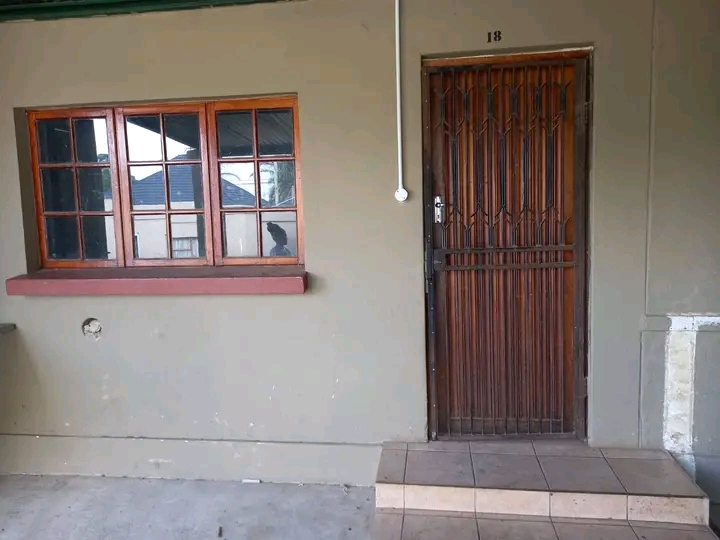 3 rooms available at 6 cactus road primrose..  in Primrose
