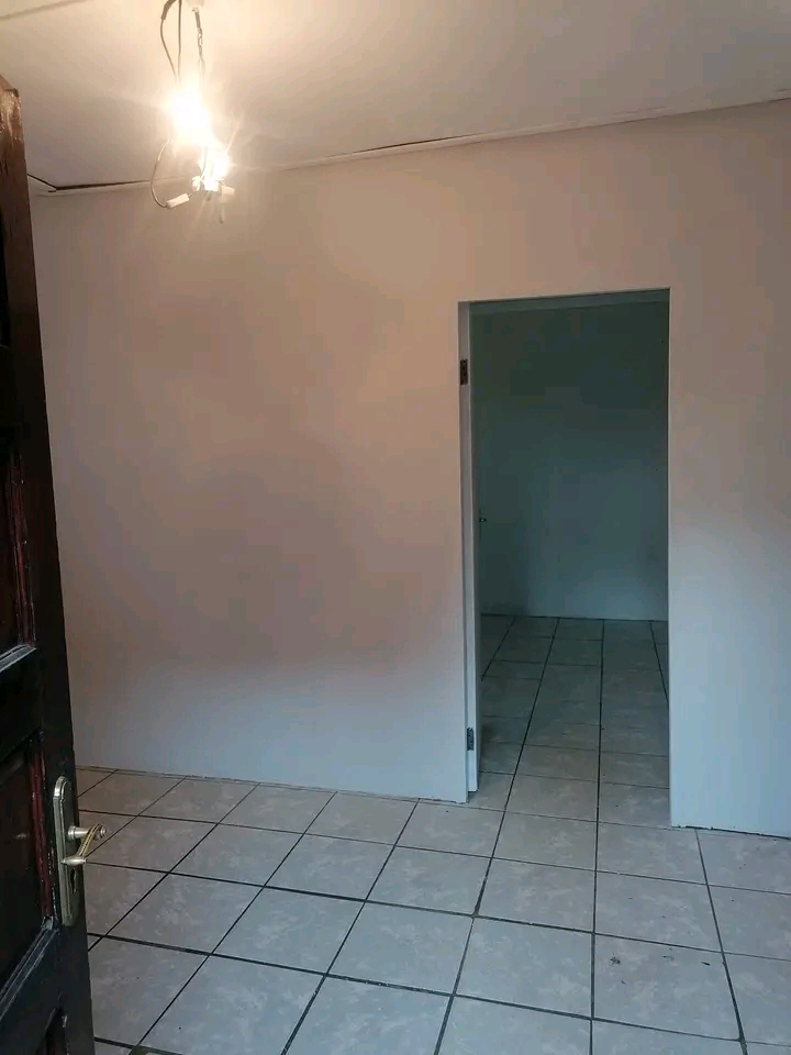 2 bedrooms cottage to let available. the plac  in Kew