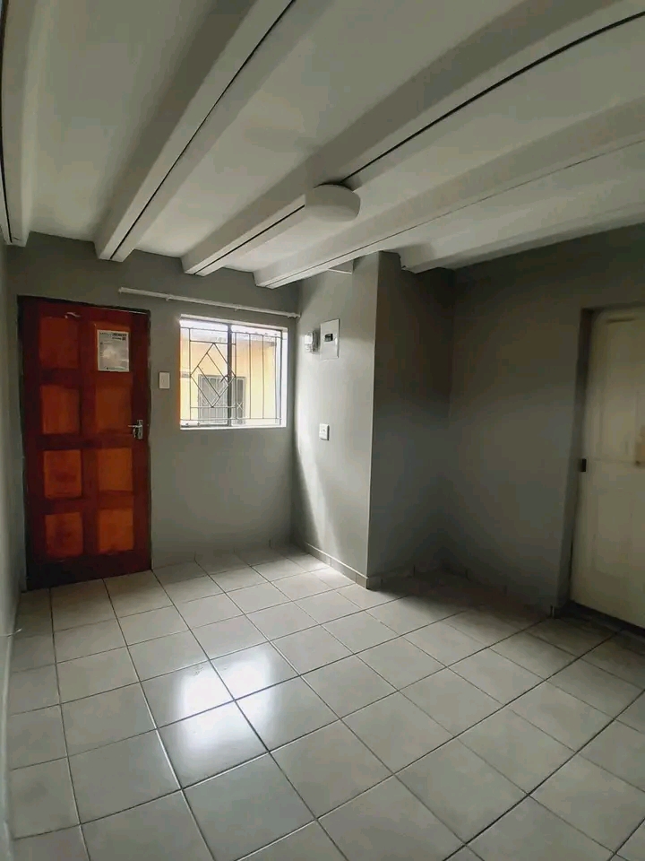 Looking for a room?....well  i got you,i have  in Kaalfontein