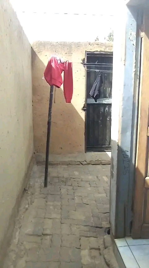 Room to rent r1200 phase two juskei whatsapp   in Braamfischer