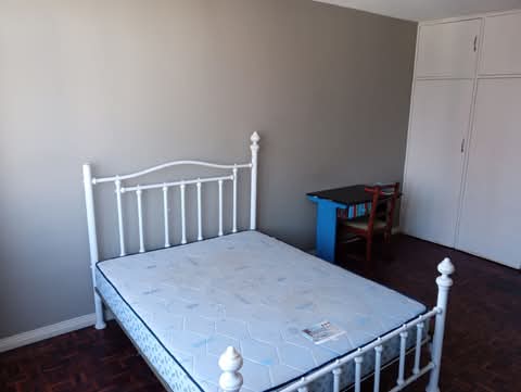 Large room to rent, semi furnished.
shared b  in Berea