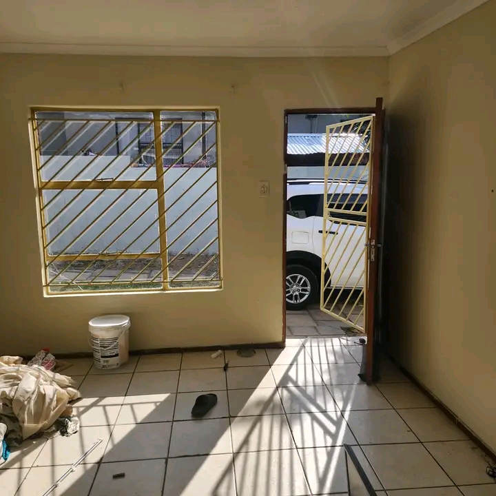 3 bedroom and 1 bathroom house to rent at ext  in Cosmo City