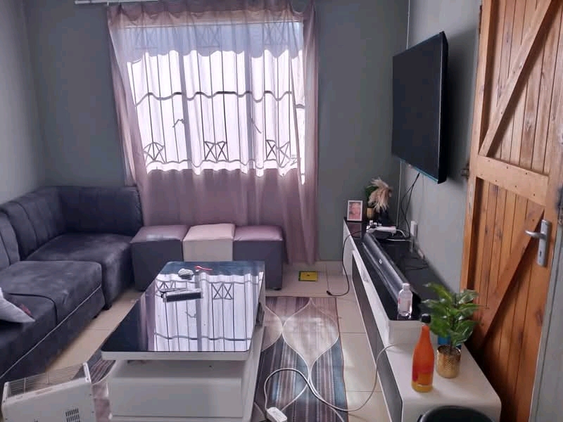 House available to rent 
available for immed  in Dawn Park