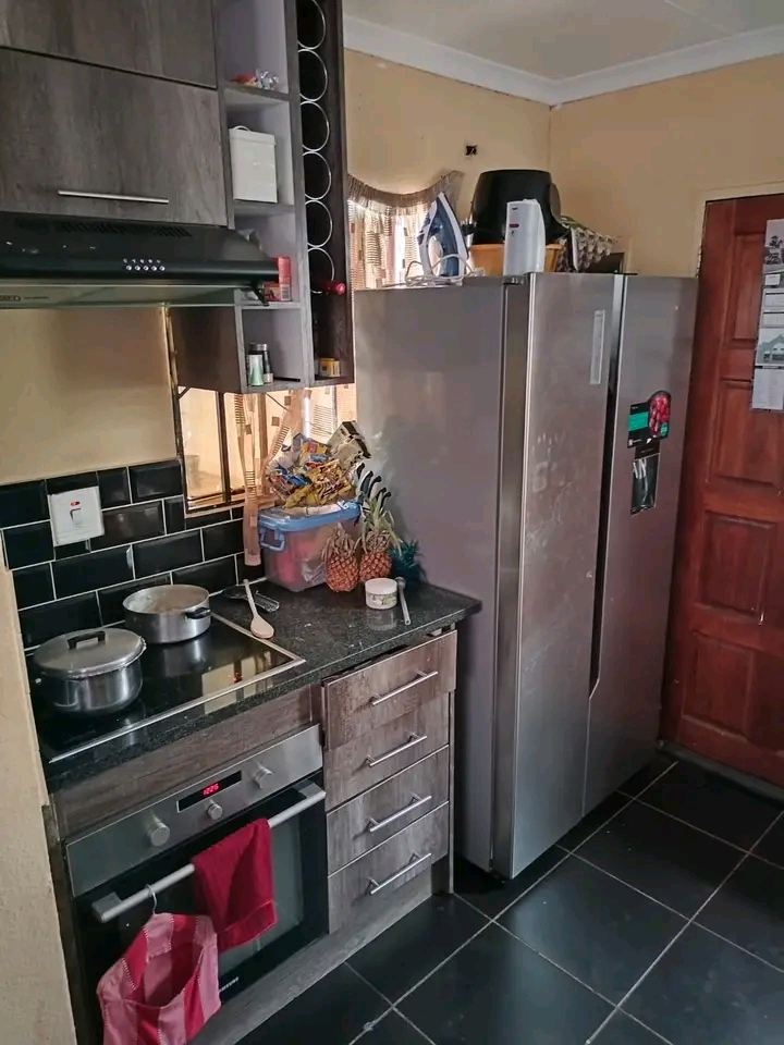 House available for rent
•2 bedroom 
•f  in Dawn Park