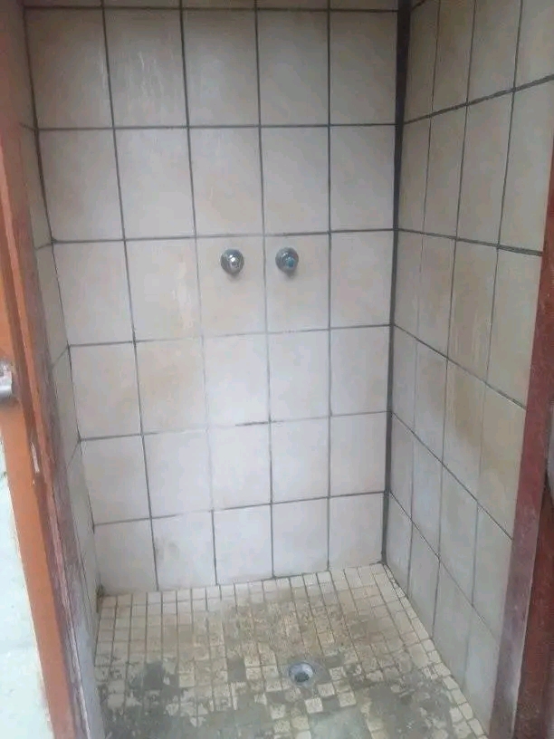 Big room available immediately in ex1 
rent   in Rabie ridge